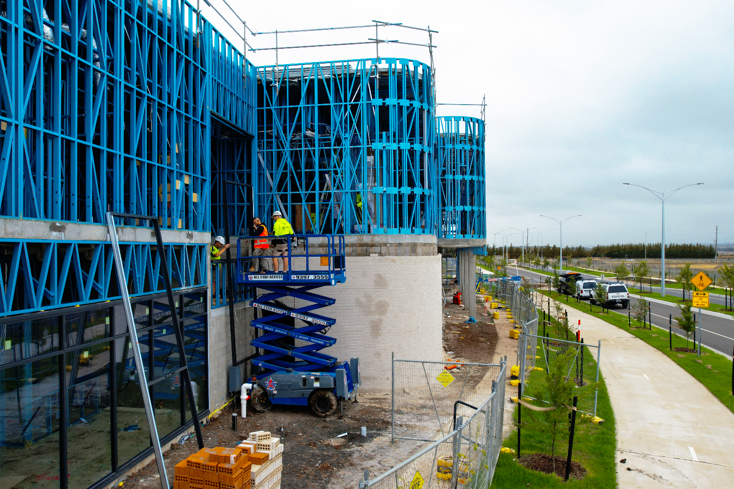 Lightweight steel framing enabling sweeping architectural curves at Jardon Redstone Sunbury, by CMG Frames.
