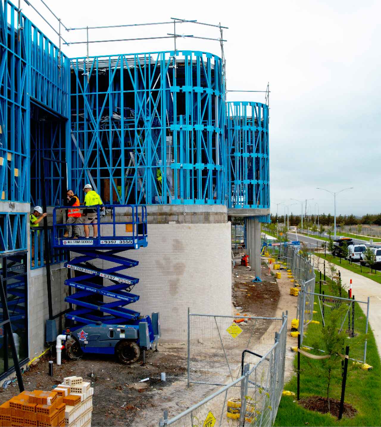 Lightweight steel framing enabling sweeping architectural curves at Jardon Redstone Sunbury, by CMG Frames.